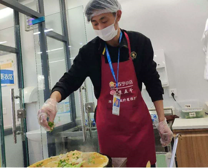 图:苏宁小店现做煎饼