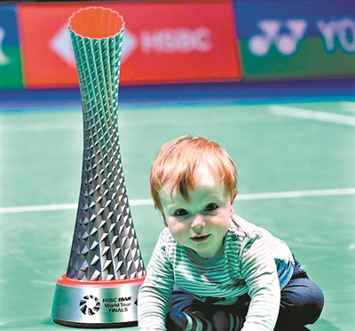世界羽联世界巡回赛总决赛从2018年到2021年连续4年落户广州，昨天，世界羽联公布了奖杯造型，灵感来自广州塔。