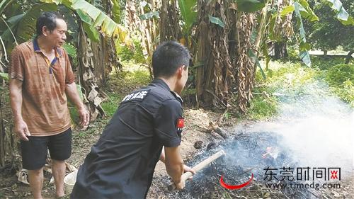 ■执法人员处置露天焚烧行为 市大气办供图