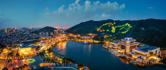 听音湖环湖夜景。
