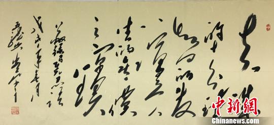 图为著名毛体书法家、广东恵州市主席安想珍精心创作的“马克思的名言警句和当代中国共产党人的经典语录”为题材的毛体诗书艺术作品。 宋秀杰 摄