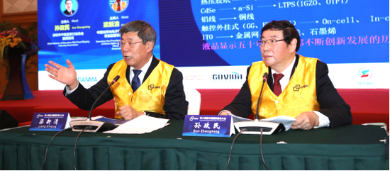 　　深圳市平板显示行业协会首席顾问孙政民和中国光学光电子行业协会液晶分会常务副理事长兼秘书长梁新清联合主持CIDC 2018圆桌高峰论坛