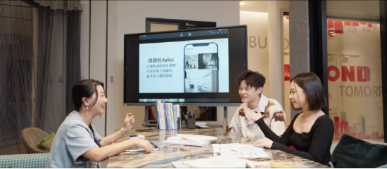 @闹腾男孩KC&@郑河豚与造诣社设计师沟通现场
