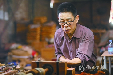 　　林炳豪 　　出生年月：1949年8月 　　职务：平洲平北联发车木 　　五金工艺厂法人 　　工匠感言： 　　勇于改革、不断创新，持之以恒只为做好一件事。