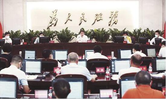 　　5月22日，东莞市推进政府职能转变和“放管服”改革协调小组全体会议暨行政管理体制改革专项小组会议召开。（摄影：郑家雄）