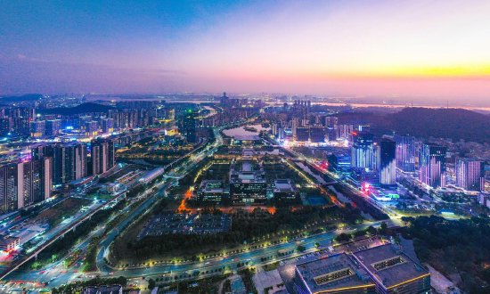 为融入服务广州南沙经济社会高质量发展提供坚强电力保障,图为广州南沙焦门河中心区夜景