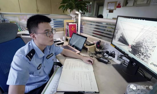 揭阳91年青年民警荣获全国优秀人民警察的封