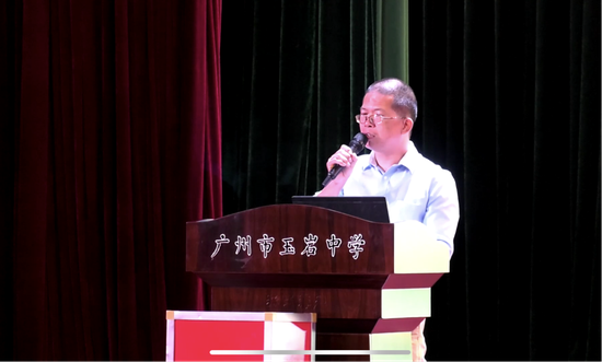 广东省文化学会副会长郑翔贵致开幕词
