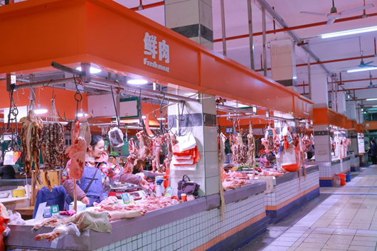 升级改造后的连江口镇农贸市场井然有序