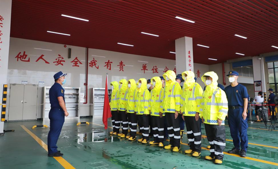 (在党旗引领下,大亚湾海陆消防救援站以实际行动践行初心使命)