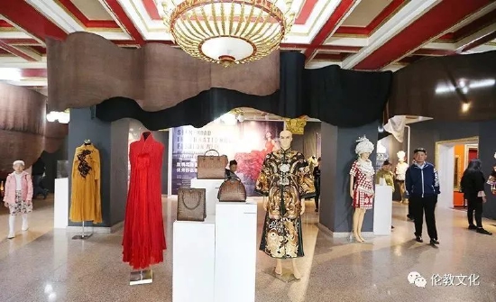 2019年,香云纱作为国家艺术基金的支持项目,走进蒙古、俄罗斯与意大利。