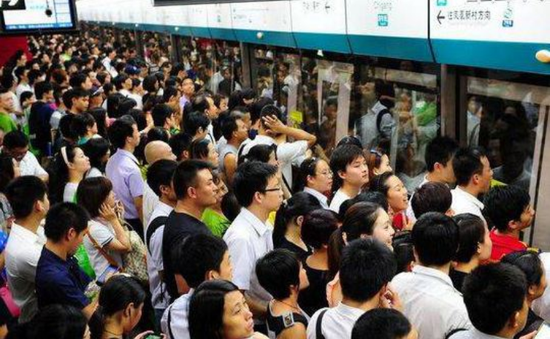一日浪读:深大研究生跳楼身亡 广州地铁延1小时收车