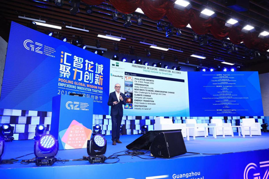 德国达姆施塔特应用科技大学教授约翰内斯·维泽姆演讲