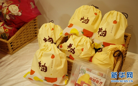 活动现场展出的特色农产品