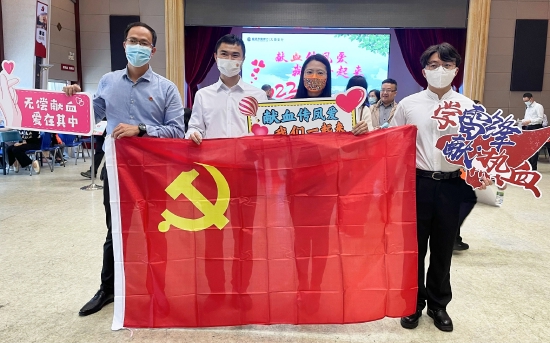 卓泓律师所支部书记赵志洪、广和(顺德)律师所支部党员王桂芬和奇才律师所支部党员梁兆泉、何嘉壕