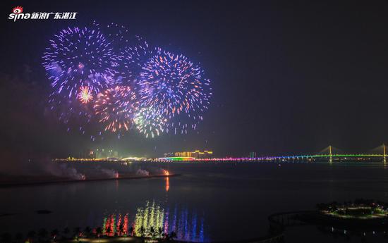 湛江湾燃放烟花