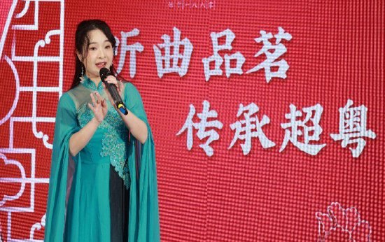 广东专业戏曲演员在陶陶居演唱粤剧弘扬粤剧文化