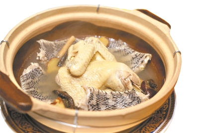 南姜胡椒根清炖蛇碌