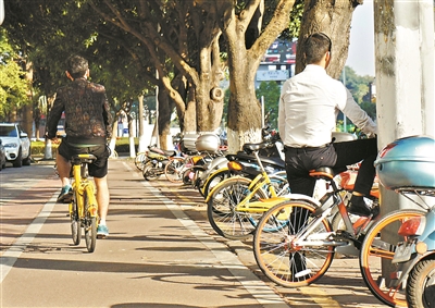共享单车给市民带来便利的同时也出现了一些问题。