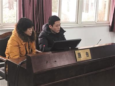 王大爷目前仍在住院,由其女儿代为出庭。 法院供图