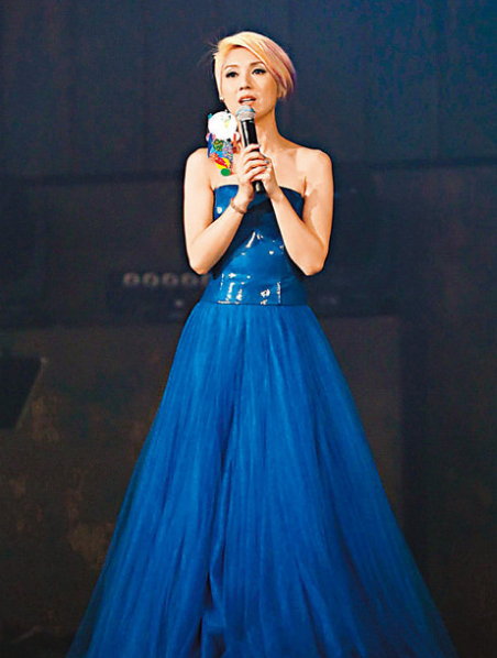 杨千嬅多谢大家成全她开跨年演唱会的梦想。