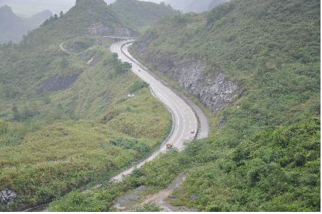 清连高速南行杜步路段(长下坡)