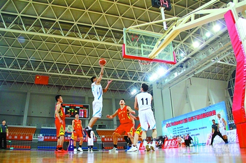 北滘三桂男篮队员在决赛中进攻凌厉。/组图由北滘镇宣传文体办供图
