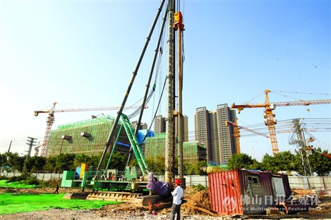 禅城区奇槎片区公办学校（暂未命名）正在建设中。/佛山日报记者甘建华摄