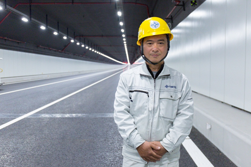 吴宝彬在港珠澳大桥最深的一节沉管隧道，深46米。郑凯夫/图