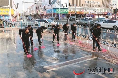 ■2月6日，桥头分局组织百名城市管理工作人员上街开展大清扫活动