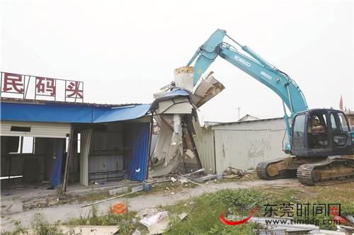 ■我市沿海镇街全面拆除海上违法构筑物 记者 周桂清 摄