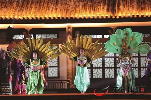 ■“七彩麻涌,华阳湖夜航”表演画面