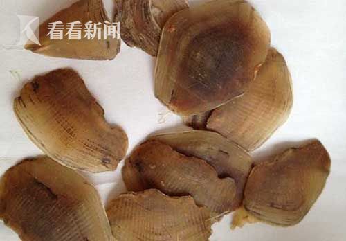 两名旅客携带大量穿山甲鳞片入境被截获