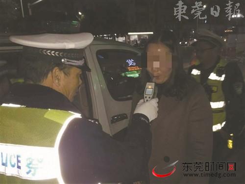 ■横沥交警大队查处一名酒驾女司机 东莞交警供图