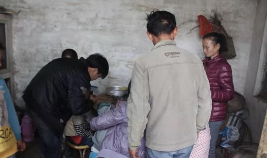 廉江:一言不合三娃赌气离家出走 忙坏了警察