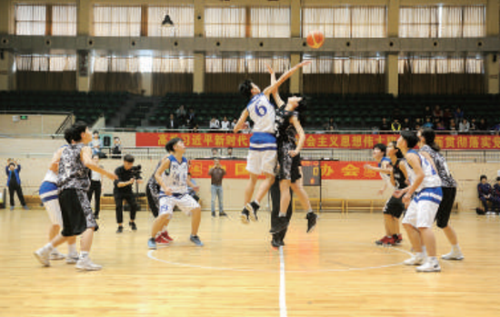 全国U17女子篮球预赛 （佛山赛区） 首场揭幕战由湖南队对阵河南实验中学。/均安宣传文体办供图