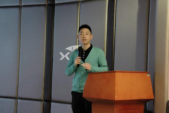 迈进高尔夫球馆胡琳教练