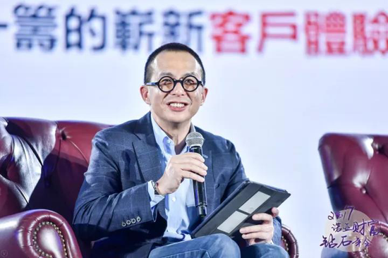 （尽管普通话不太流利，但李泽楷仍然坚持用普通话交流，并为这场演讲做了认真准备）