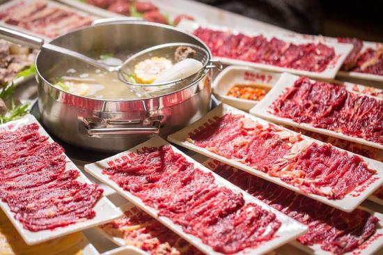广州最时尚的牛肉火锅 全景落地玻璃房里涮牛肉