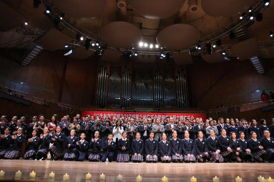 广东实验中学合唱团的孩子们暖心演唱令全场动容