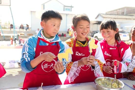 “创意土豆趴”上，孩子们各出奇招DIY“土豆料理下午茶”