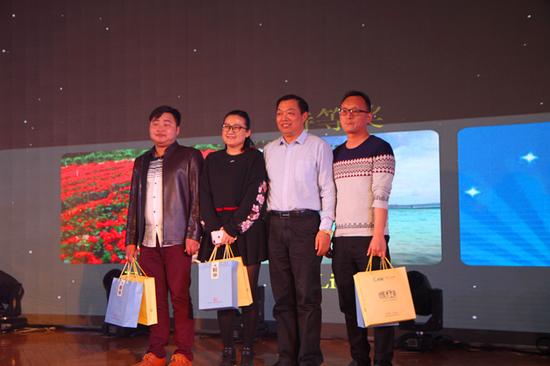 中国石化广东东莞石油分公司总经理钱志明颁发特等奖