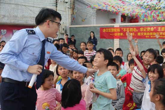 小妹妹,你往返答这道题