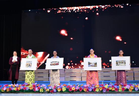 顺德区实验中学为顺德区勒流江义中学西藏班同学创作的美术作品