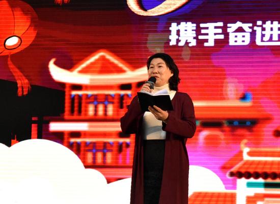 顺德区实验中学党支部专职副书记彭佩芬致辞