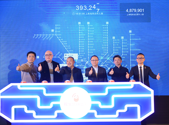 (花生地铁行为引擎启动仪式 从左至右:南方银谷研发副总裁 赵轶先生、IPG盟博广告中国区首席执行官温铭辉先生、南方银谷董事长兼总裁周发展先生、南方银谷传媒事业部CEO王培兴先生、华扬联众数字技术COO孙学先生、南方银谷传媒事业部CMO李科先生)