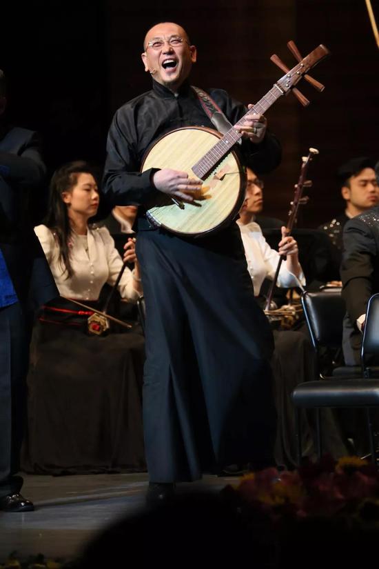 著名中阮演奏家冯满天