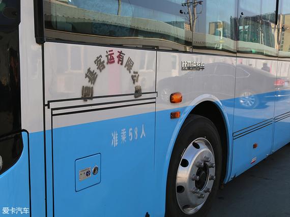 K7车型车身长度8m,准乘58人。