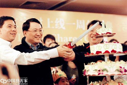 2008年3月8日是宝宝树一周年庆典。左二为王怀南,宝宝树的联合创始人