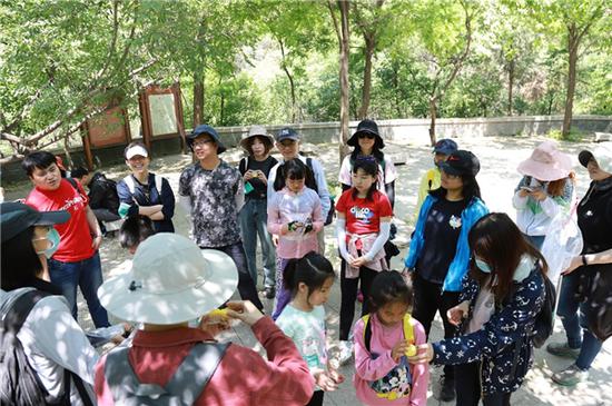 2021年5月,公民志愿者在友谊林开展生态环境监测活动